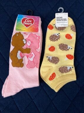 (2) pairs of socks